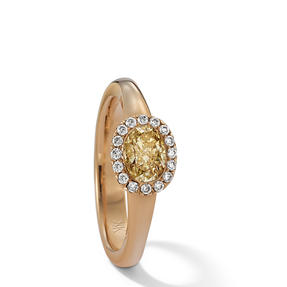 戒指，18K黃金製成，鑲嵌無色鑽石和天然濃彩黃色Fancy Intense Yellow鑽石。有不同尺寸可供選擇。