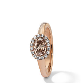 戒指，18K玫瑰金製成，鑲嵌無色鑽石和天然橙褐色Orange Brown鑽石。有不同尺寸可供選擇。