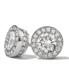 Earstuds in 18k white gold set with colourless diamonds.