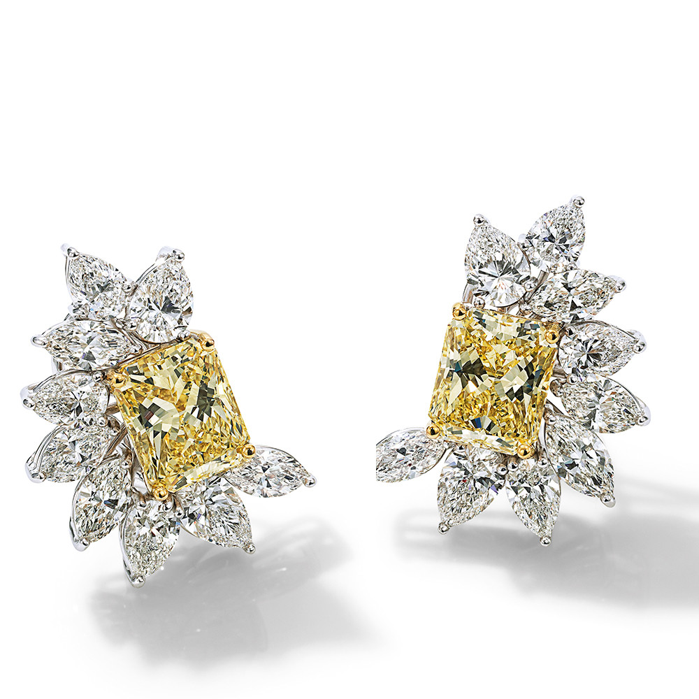 Ohrringe in 750 Weißgold mit Fancy Yellow und weißen Diamanten.