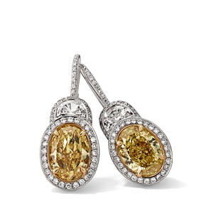 Boucles d'oreilles en or gris et or jaune 18 carats serties de diamants blancs et de couleur naturelle Fancy Intense Yellow.