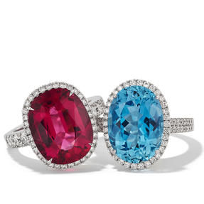 戒指，18K白金製成，鑲嵌無色鑽石、粉紅色碧璽或海藍寳。有不同尺寸可供選擇。