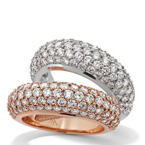 戒指，18K白金和玫瑰金製成，鋪鑲無色鑽石。有不同尺寸可供選擇。