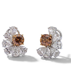 耳環，18K白金和玫瑰金製成，鑲嵌無色鑽石和天然橙褐色Orange Brown鑽石。