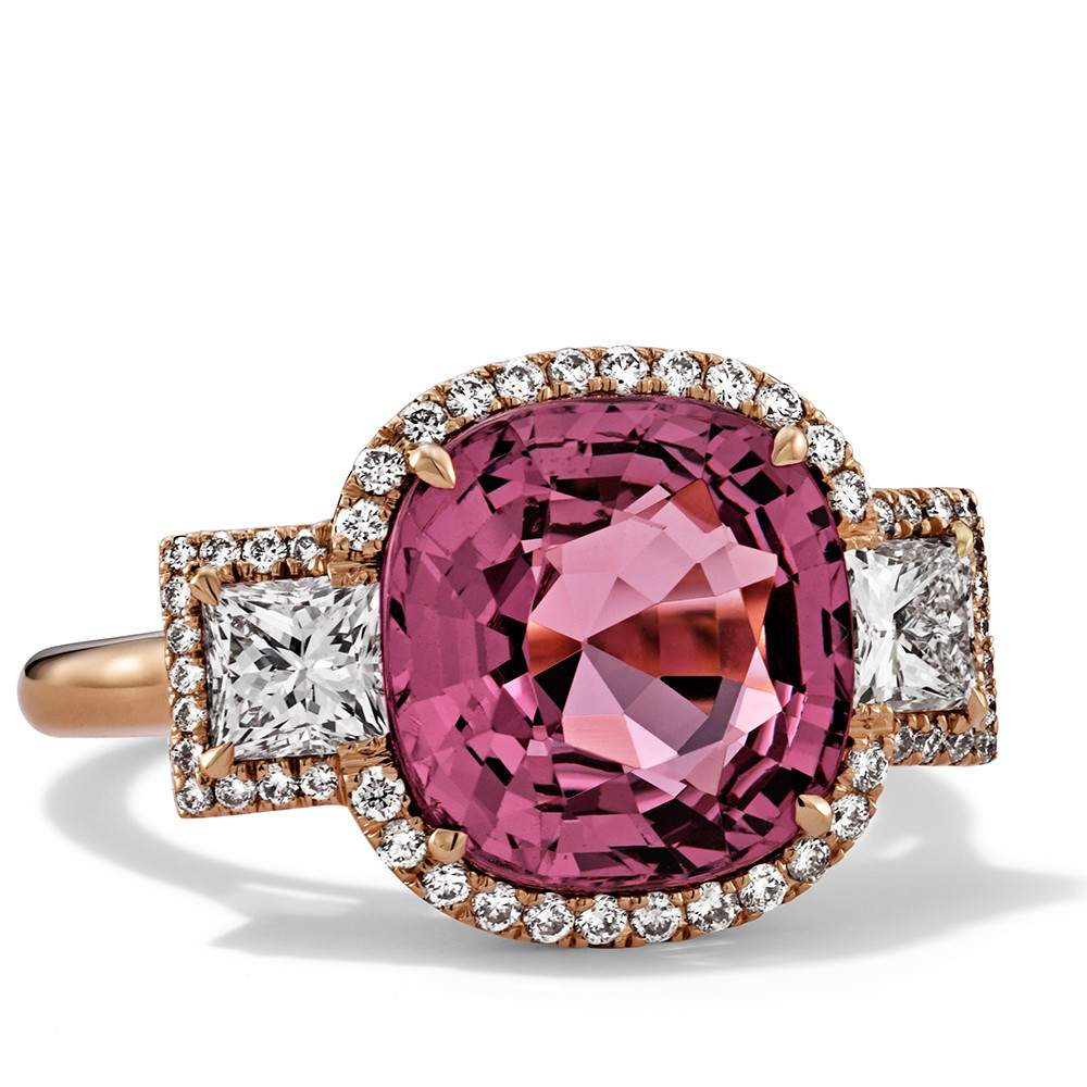 Ring in 750 Roségold mit rotem Spinell und weißen Diamanten. Erhältlich in verschiedenen Größen.